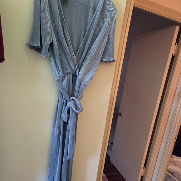 Dress - Picture 1 of 3